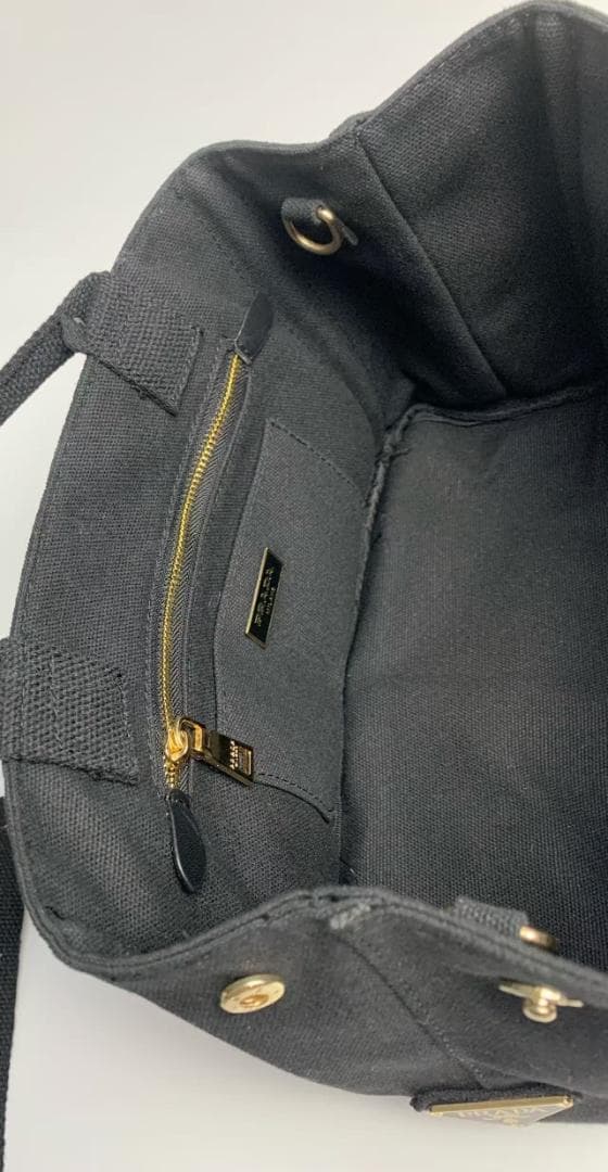 PRADA ブラックキャンバスショルダーバッグ