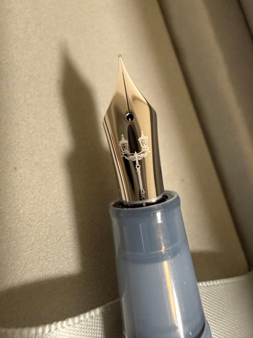 八文字屋　銀山スノーグレー　細字F インク付き