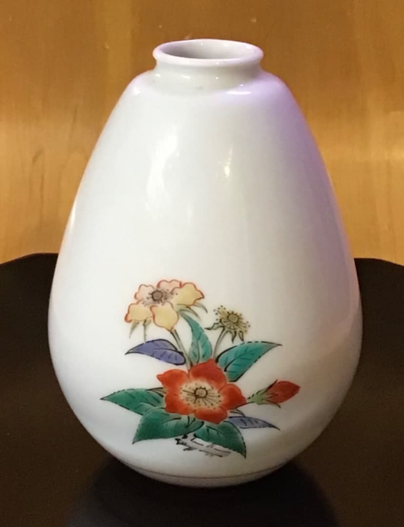 十四代 酒井田柿右衛門作 錦　山つつじ文 一輪生 花瓶