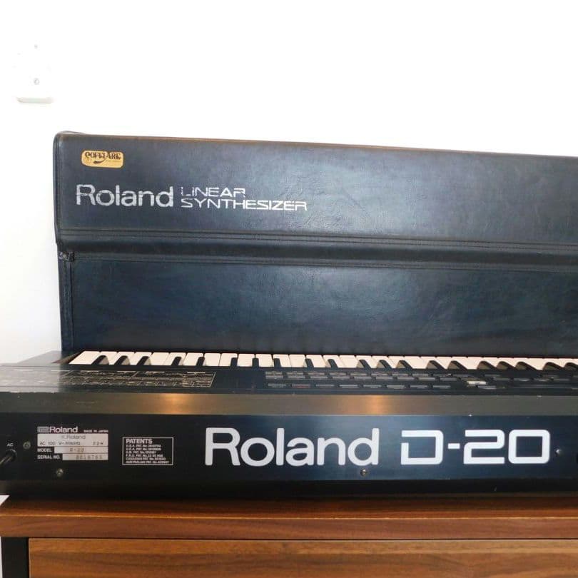 Roland ローランドD-20 シンセサイザー ハードケース付 ジャンク