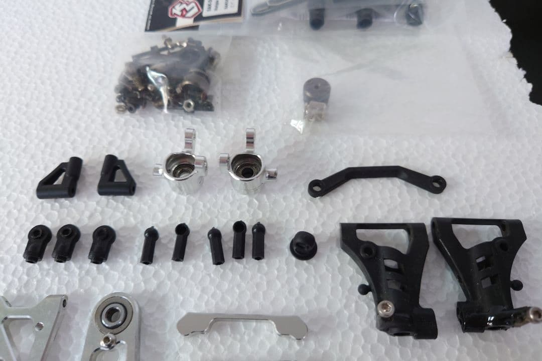 ラジコンカー 「ドリフト用 二輪駆動」 ジャンク品の出品です。