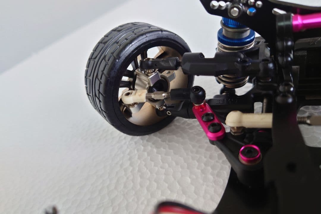 ラジコンカー 「ドリフト用 二輪駆動」 ジャンク品の出品です。