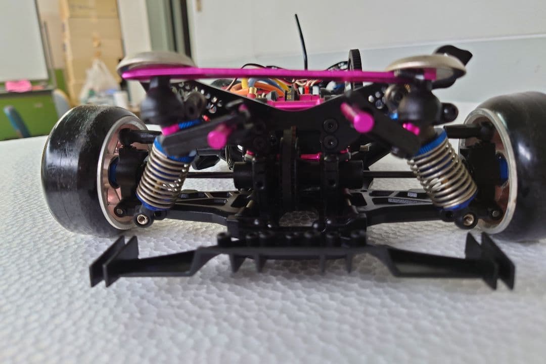 ラジコンカー 「ドリフト用 二輪駆動」 ジャンク品の出品です。