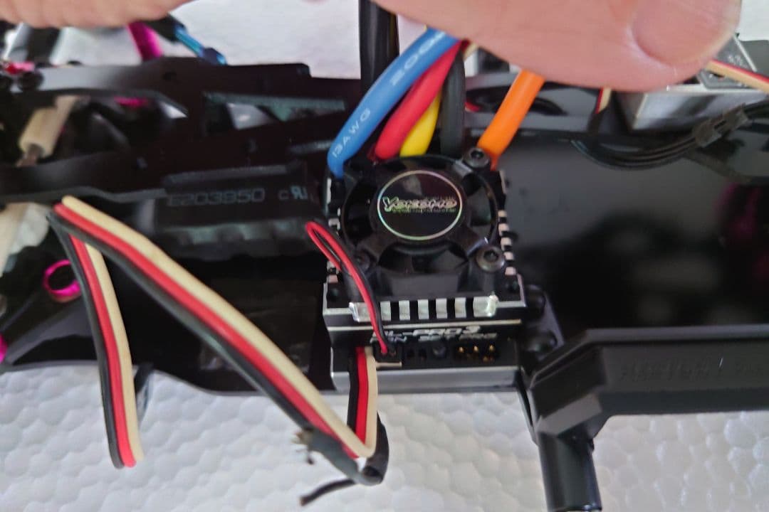 ラジコンカー 「ドリフト用 二輪駆動」 ジャンク品の出品です。