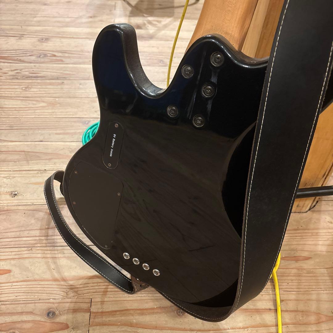 Ibanez ATK Series ブラックエレキベース