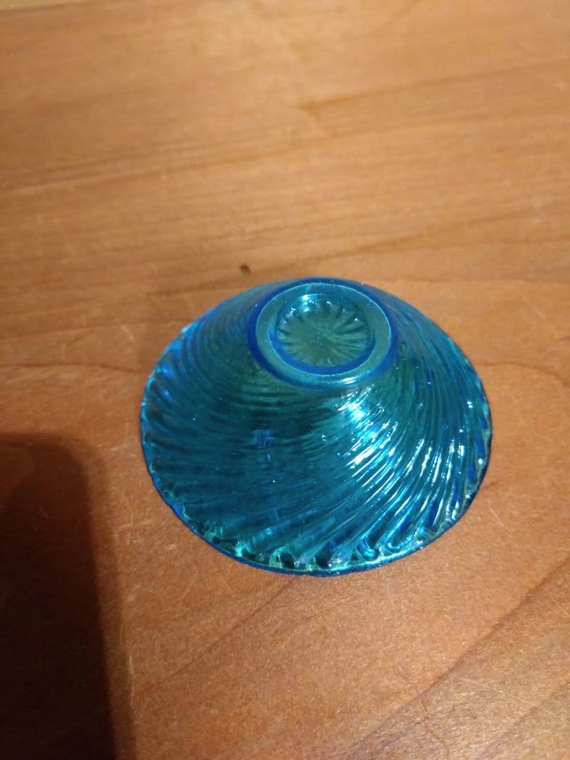 明治青ガラス 斜め捻じ紋 盃 猪口
