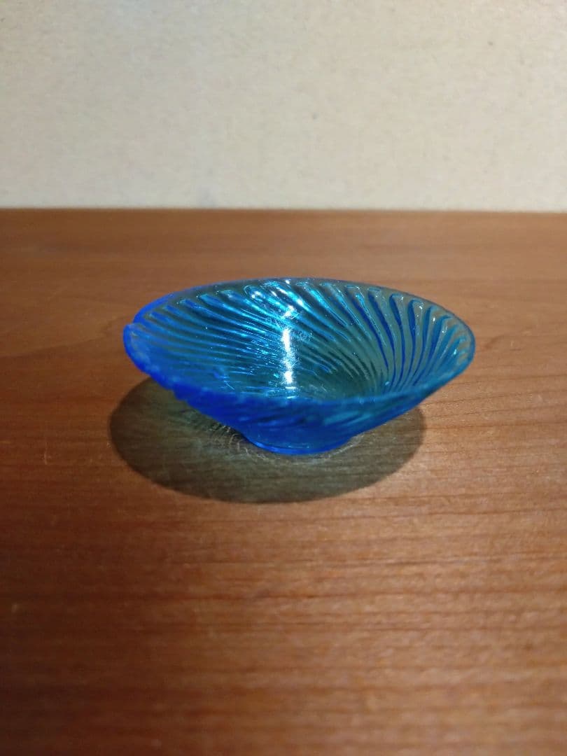 明治青ガラス 斜め捻じ紋 盃 猪口