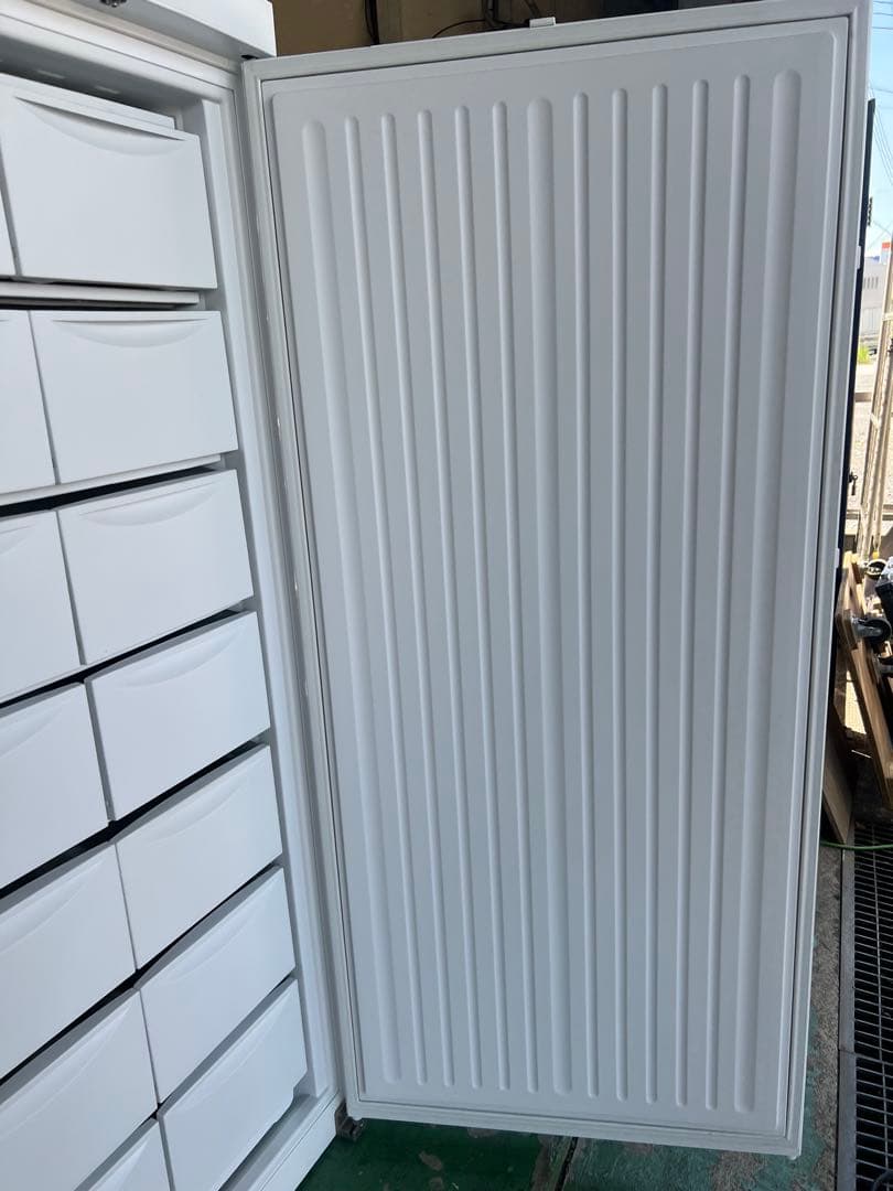 2022年ダイレイ 縦型無風スーパーフリーザー 472L