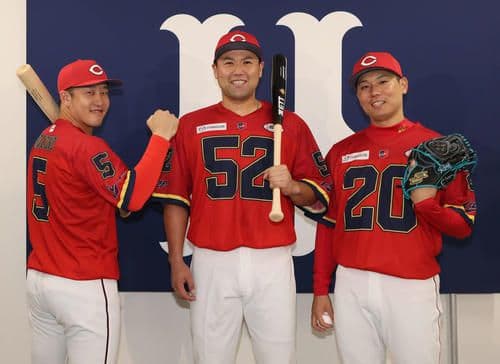 広島東洋カープ　アメフト風イベントユニフォーム　末包昇大　Sサイズ　完売品