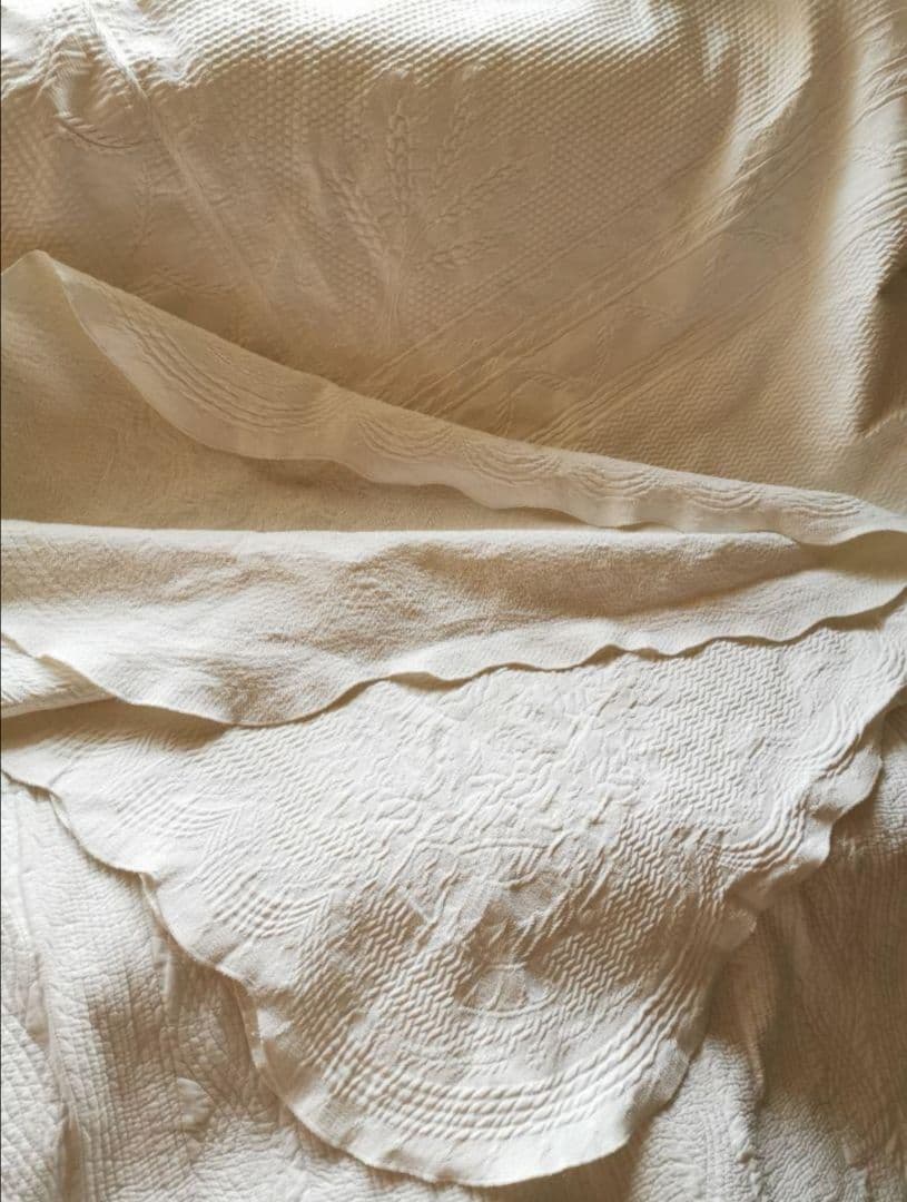 アンティークピケドプロヴァンス 超大判スカラップキルト薔薇＆麦＆花器トラプント風