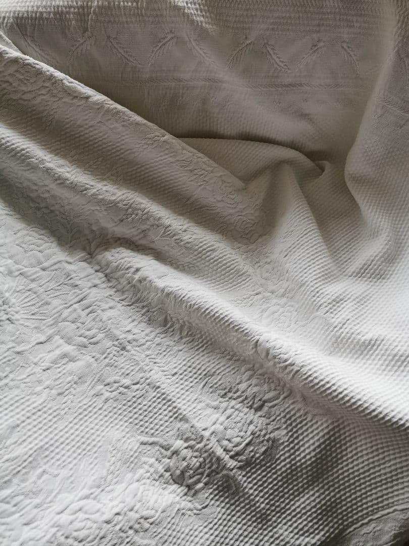 アンティークピケドプロヴァンス 超大判スカラップキルト薔薇＆麦＆花器トラプント風