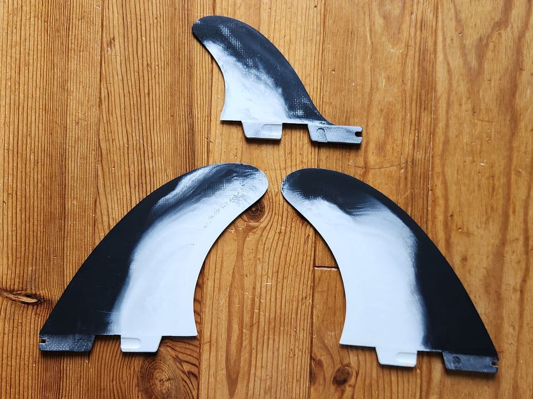 早者勝ち・新品同様＜１R使用・送料込＞ FCSⅡ MRツイン+スタビフィン　黒白