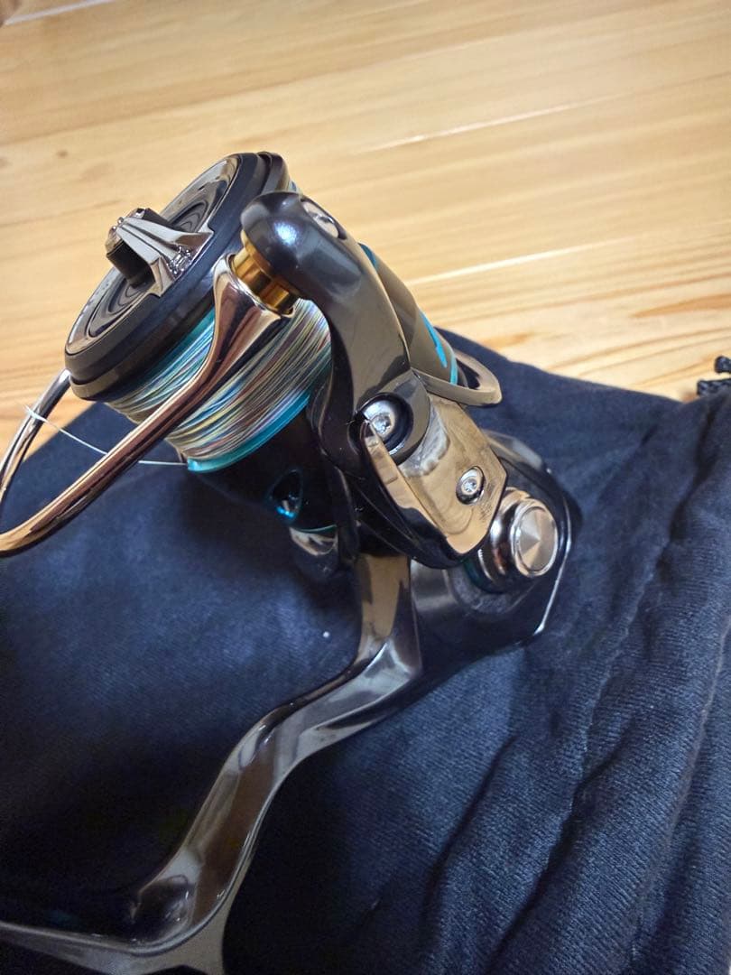 21エメラルダスAIR LT2500-XH スピニングリール