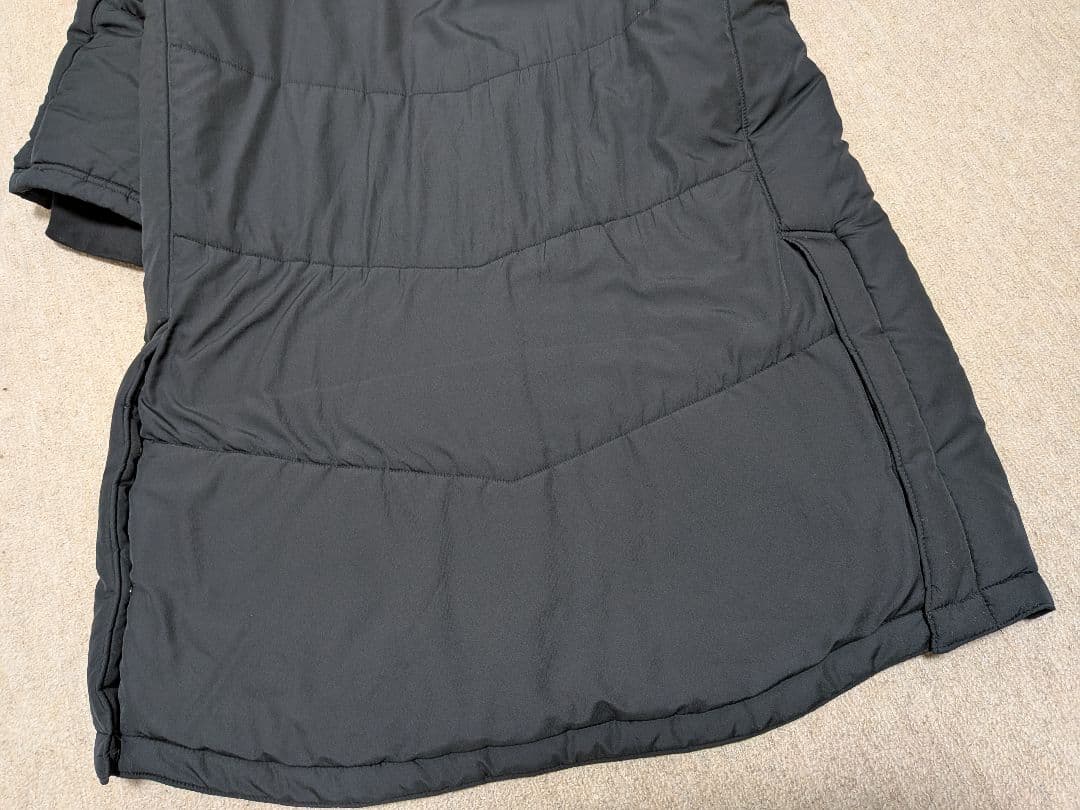 【美品】UNDER ARMOUR 刺繍ロゴ　フード付きロングベンチコート黒　XL