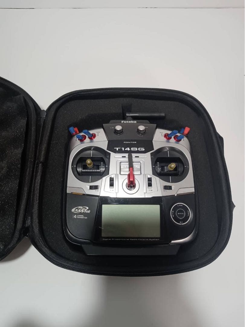 Futaba T14SG ラジコン送信機 ケース付き