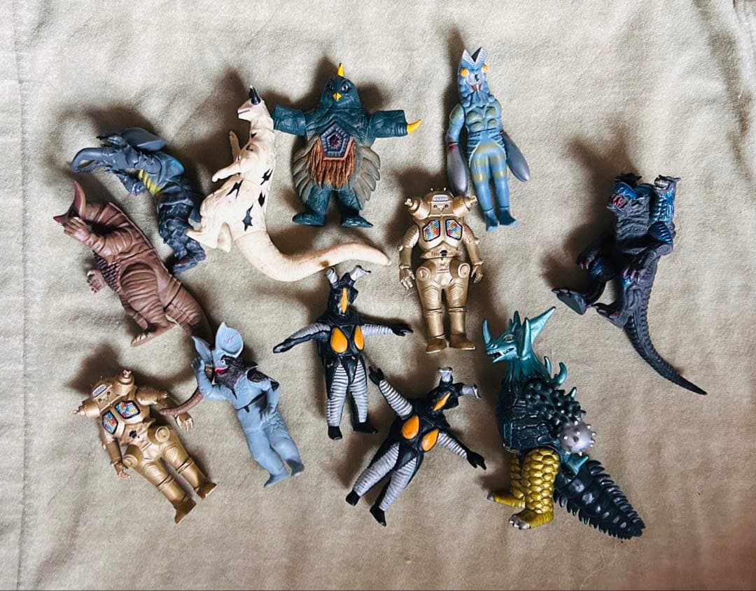 クリスマス、来たる冬休みに！ウルトラマン　怪獣　21体セット