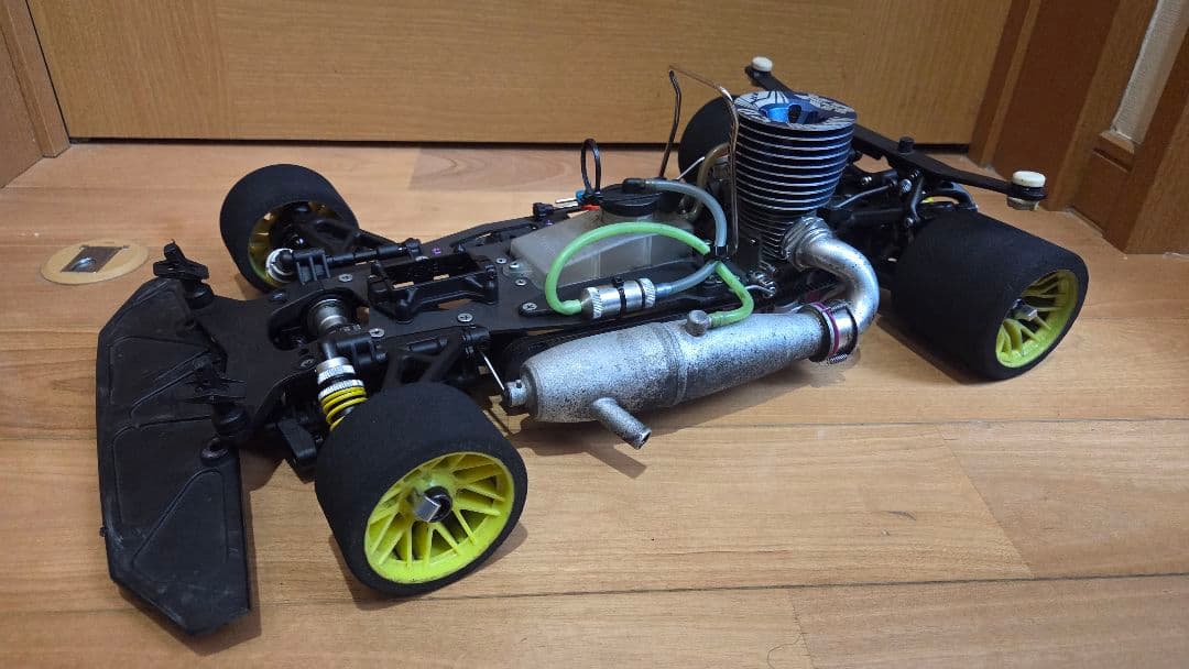 サーパント ベクター エンジンラジコンカー ハチイチ 中古 エンジン付き