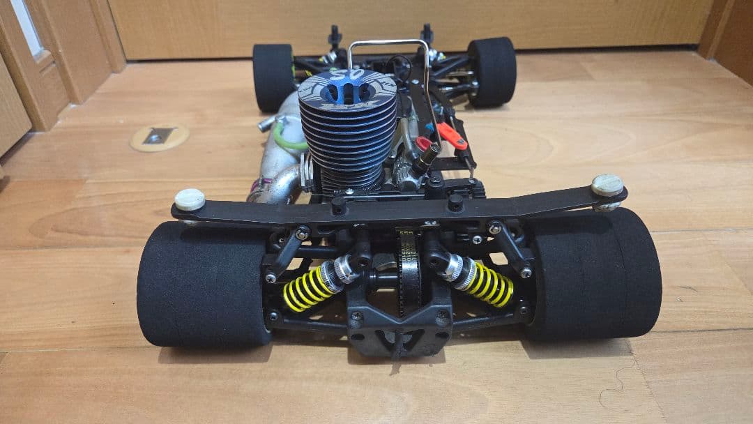 サーパント ベクター エンジンラジコンカー ハチイチ 中古 エンジン付き