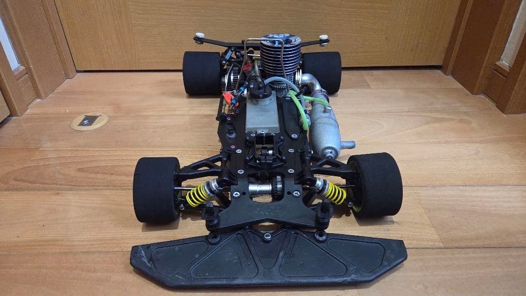 サーパント ベクター エンジンラジコンカー ハチイチ 中古 エンジン付き