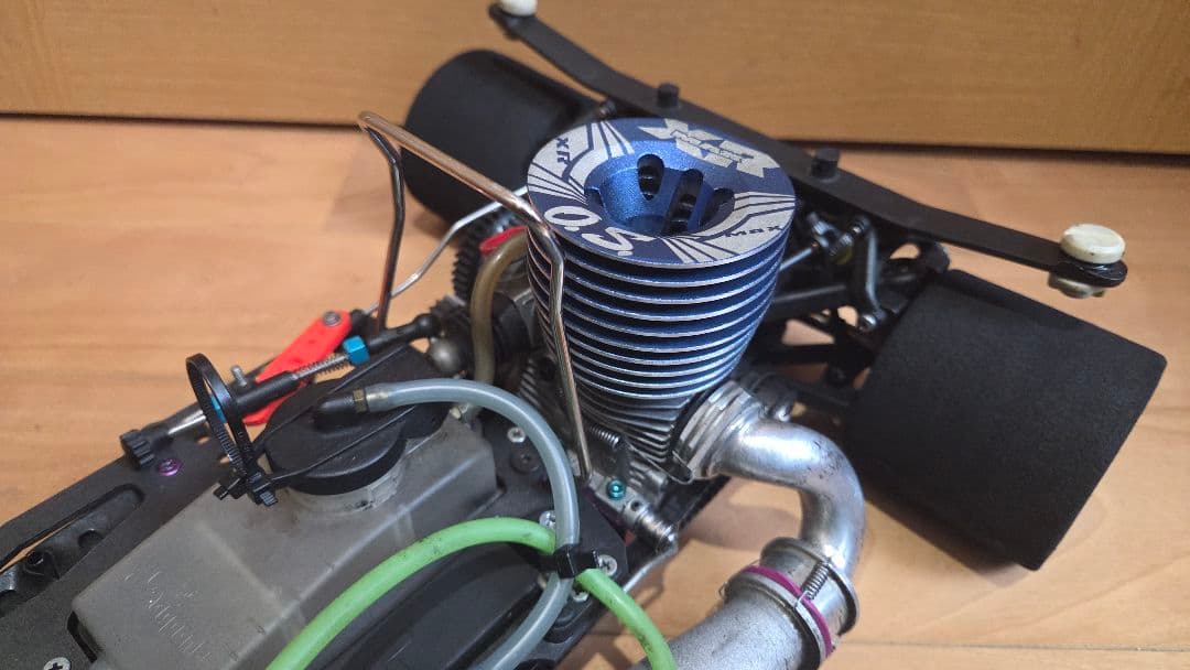 サーパント ベクター エンジンラジコンカー ハチイチ 中古 エンジン付き