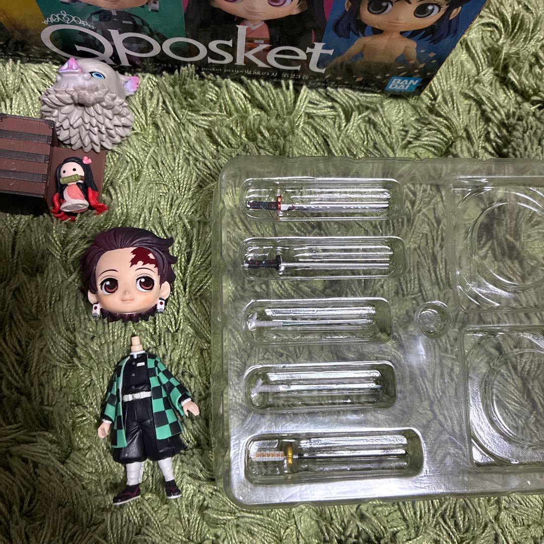 写真全部見てください　特に7枚目！　鬼滅の刃　キャラクターグッズセット