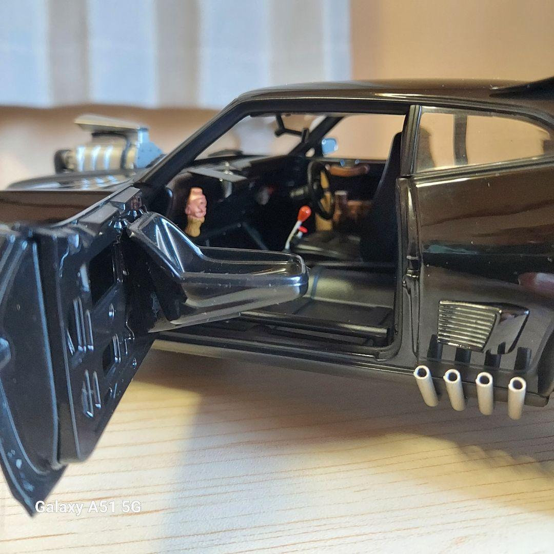 マッドマックス2 インターセプター オートアート1/18