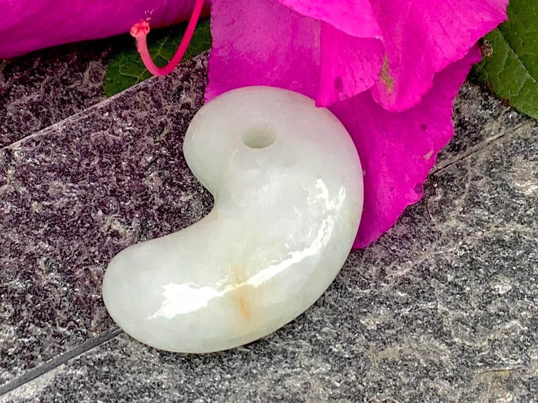 希少黄色味入り＊氷‼️ お守り*守護石に　一生物の本物糸魚川翡翠勾玉　鑑別書取得‼️