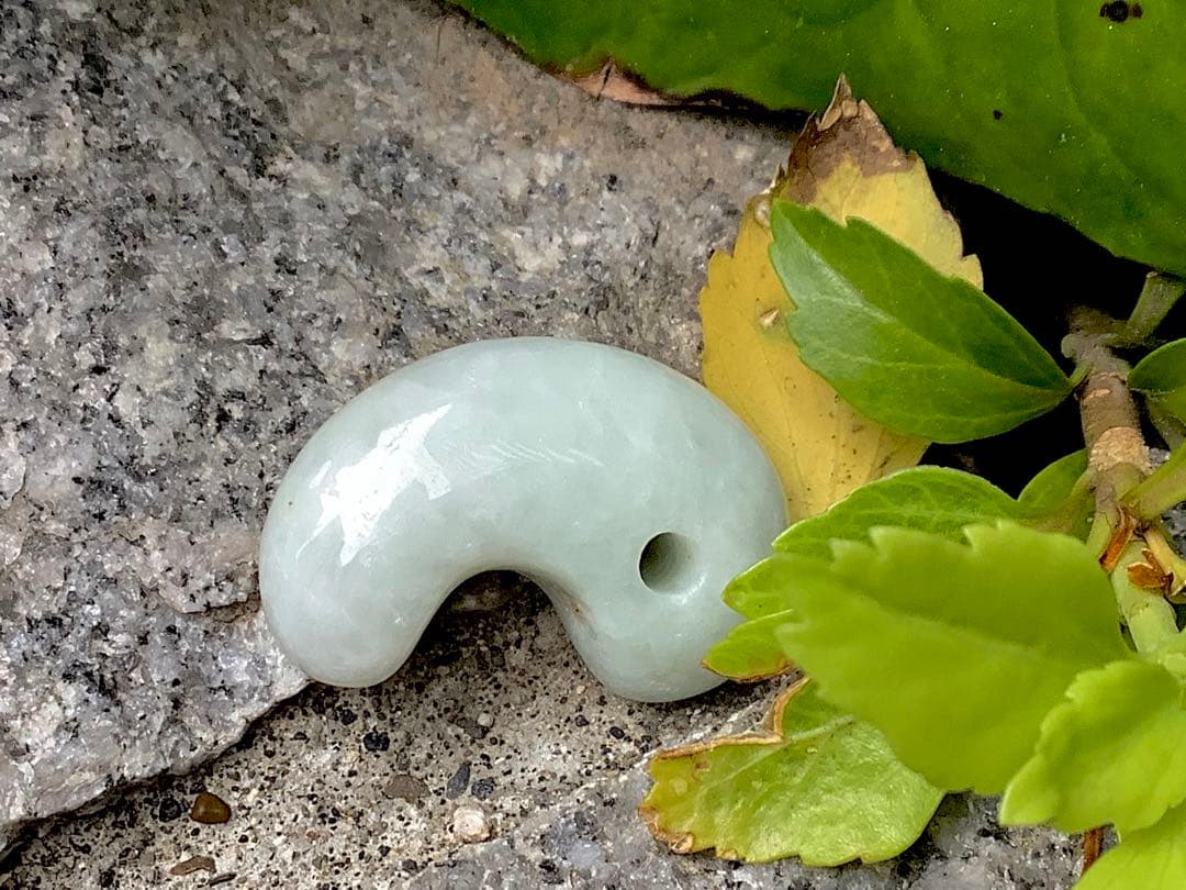 希少黄色味入り＊氷‼️ お守り*守護石に　一生物の本物糸魚川翡翠勾玉　鑑別書取得‼️