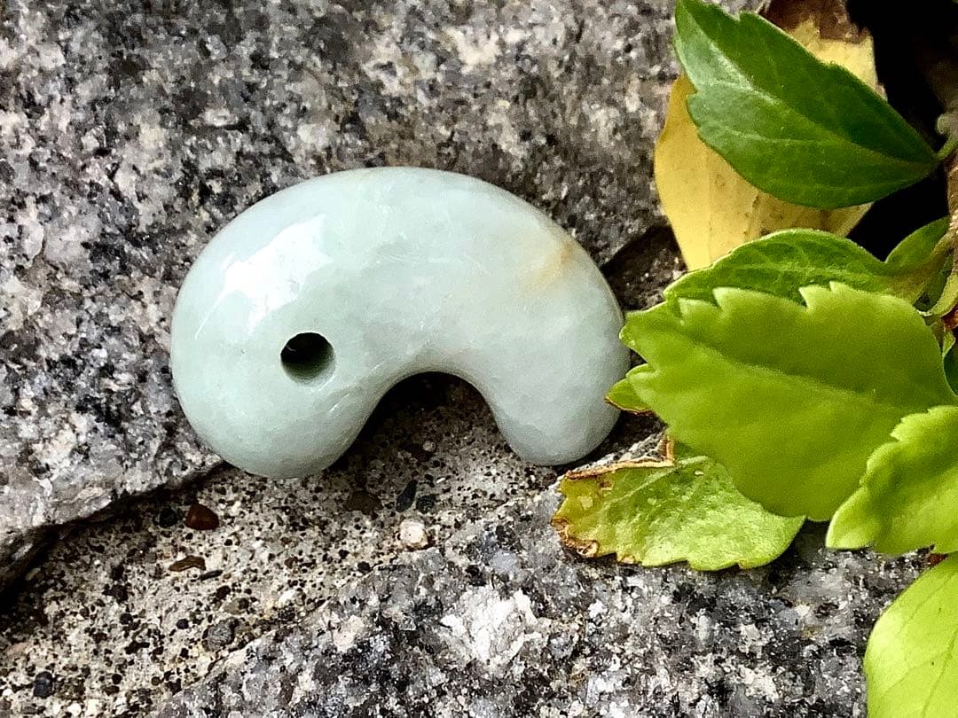 希少黄色味入り＊氷‼️ お守り*守護石に　一生物の本物糸魚川翡翠勾玉　鑑別書取得‼️