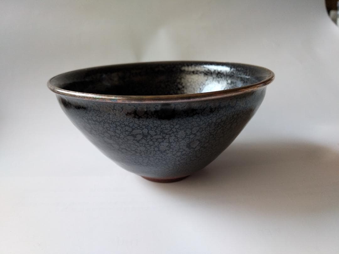 桶谷定一 作 銀覆輪 油滴天目 茶碗 茶道具 共箱 美品 です。