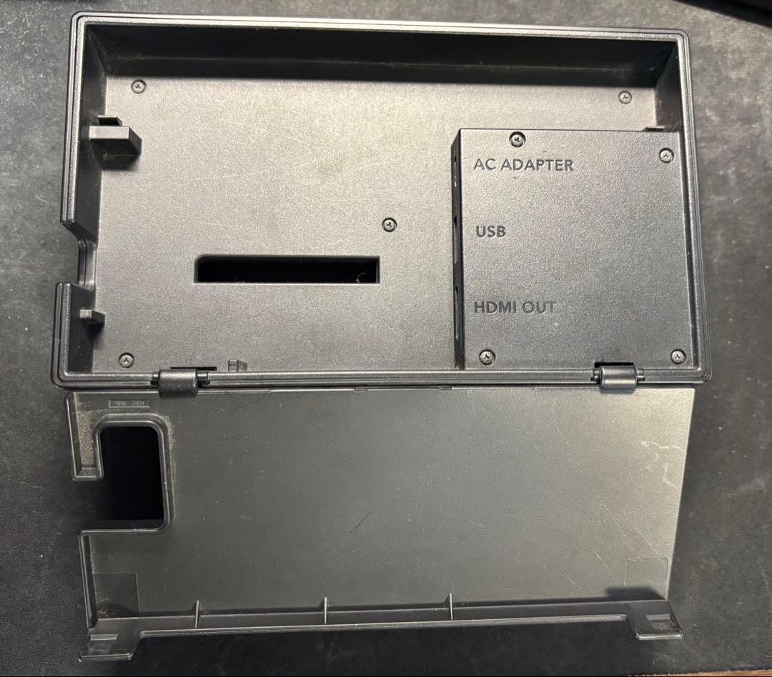 Nintendo Switch 本体とプロコントローラー