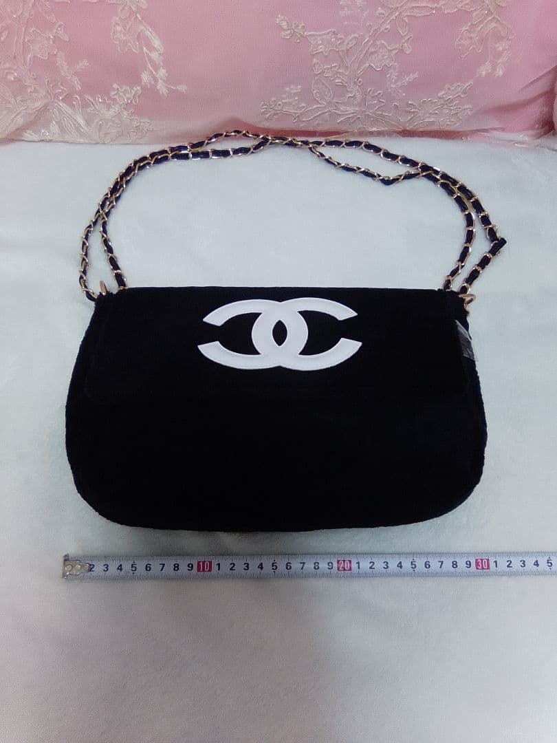 CHANEL ノベルティ ブラック ショルダーバッグ ホワイトロゴ付き