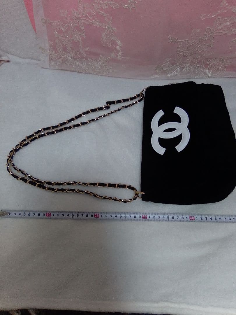 CHANEL ノベルティ ブラック ショルダーバッグ ホワイトロゴ付き