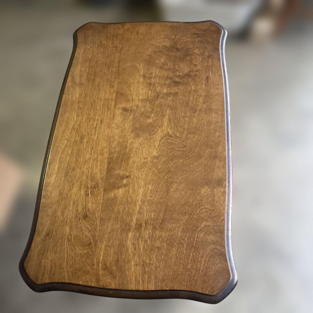 イギリスのアンティーク家具　ツイストレッグのオケージョナルテーブル