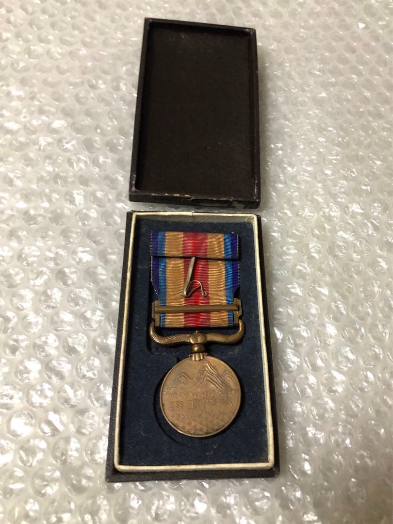 アンティーク 骨董品 戦時中 勲章吊金具 メダル 勲章 日本軍 大日本帝国