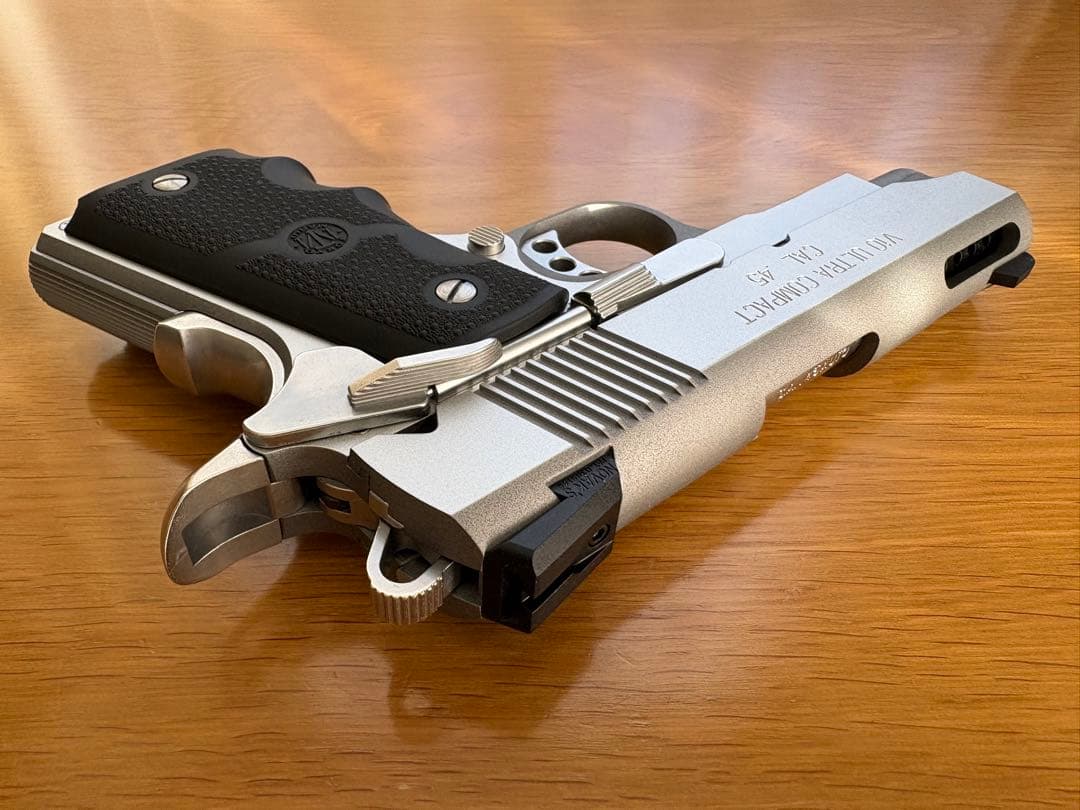 東京マルイ V10 ウルトラコンパクト シルバー　ガスブローバック