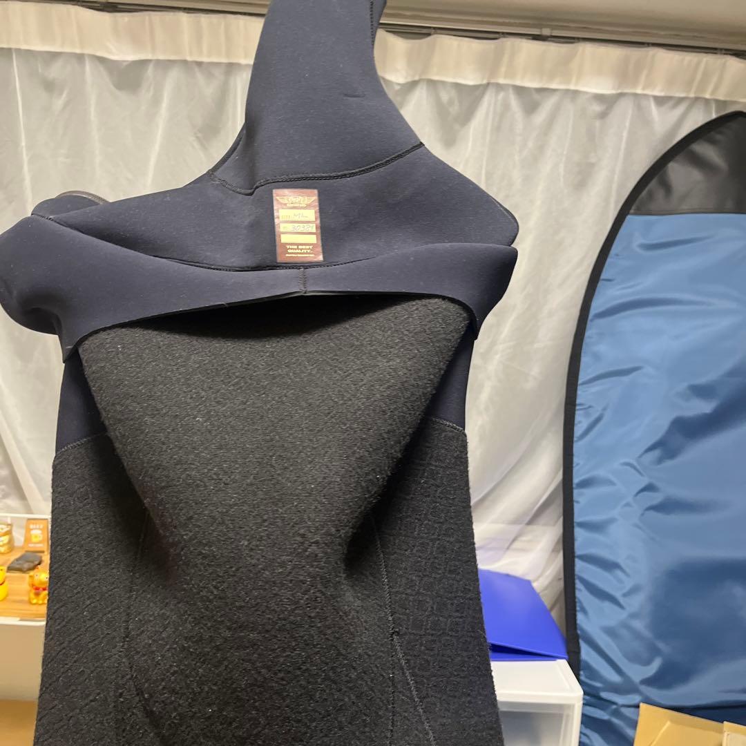 ウエットスーツ　　メルガリクソン