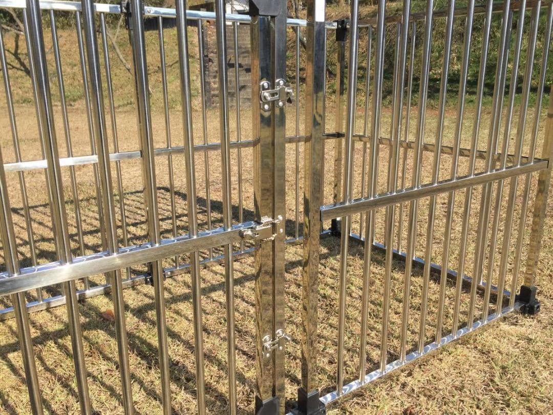 ステンレス製ドッグハウス　DFS-M1（0.5坪屋外用犬小屋）中型/大型犬用