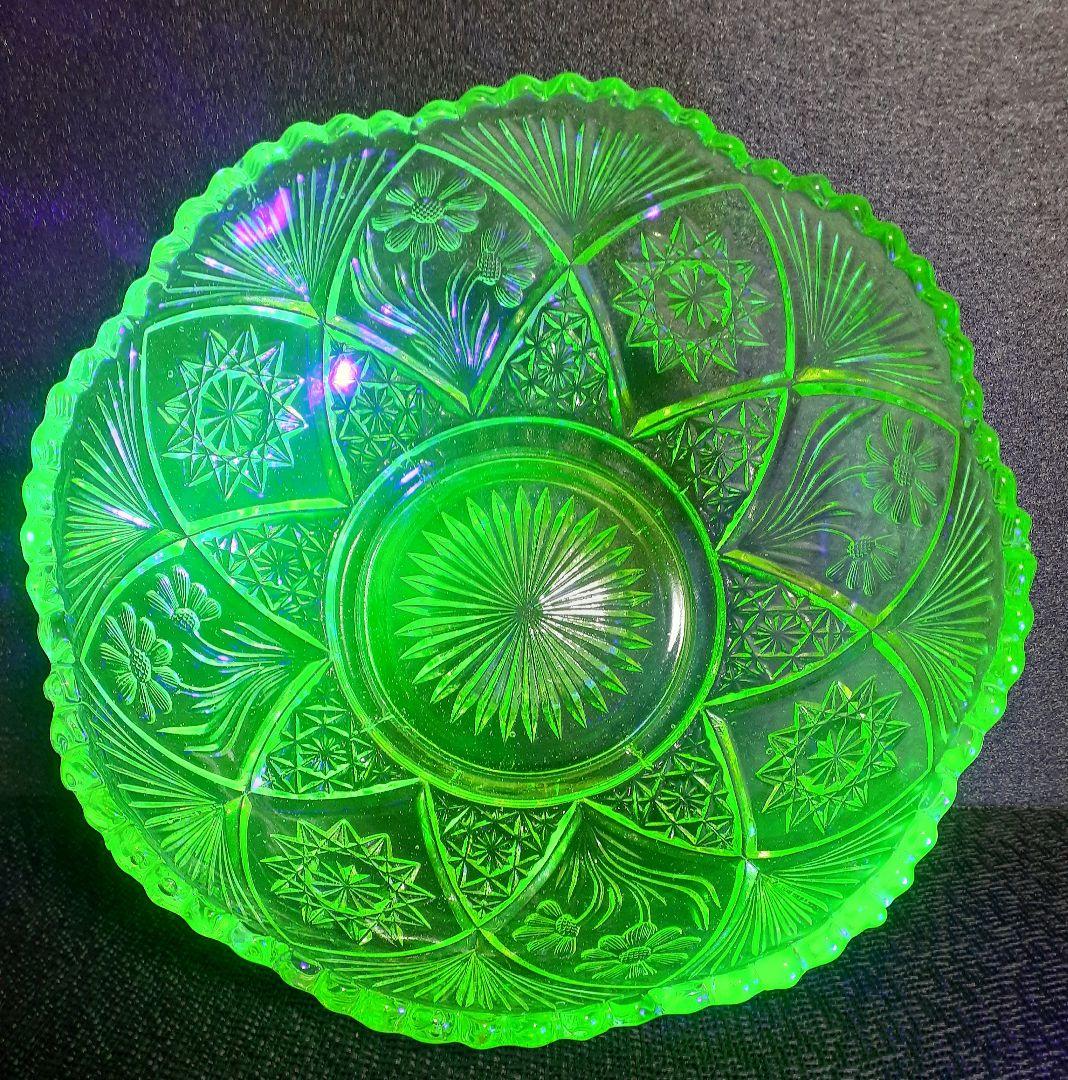 大正時代　古ガラス　【ウランガラス】　花と星文様　輪花口縁鉢　フルーツボール