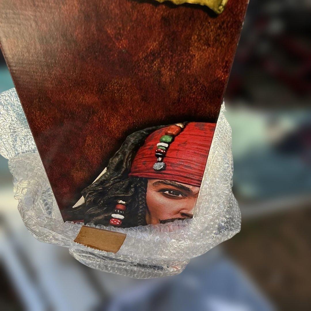 ディズニー パイレーツオブカリビアン ジャックスパロウ フィギュア 新品と小物