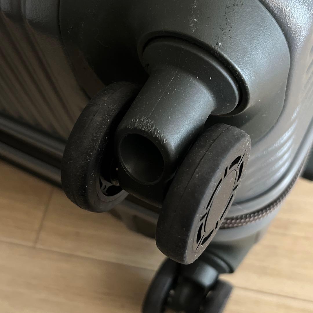 イノベーター　スーツケース　チャコールグレー