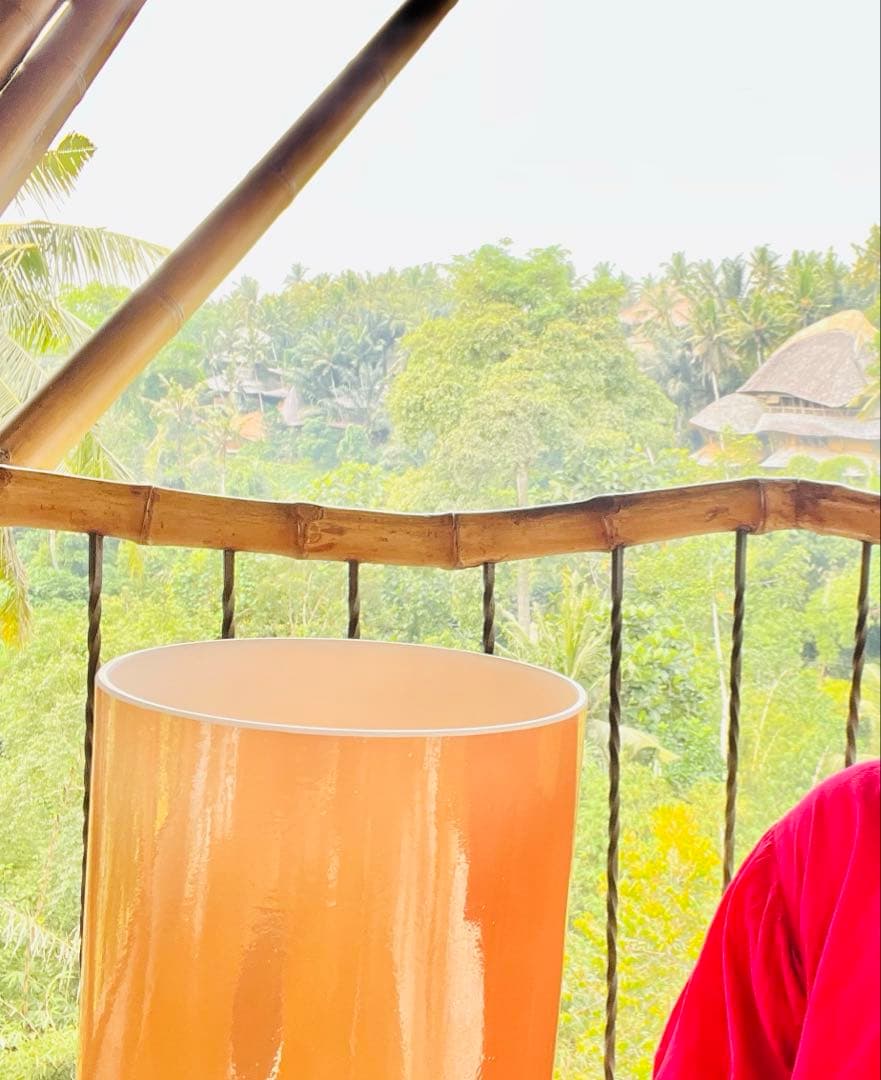 ラフィングブッダAOクリスタルボウルの音色でチャクラのエネルギーバランスを整える