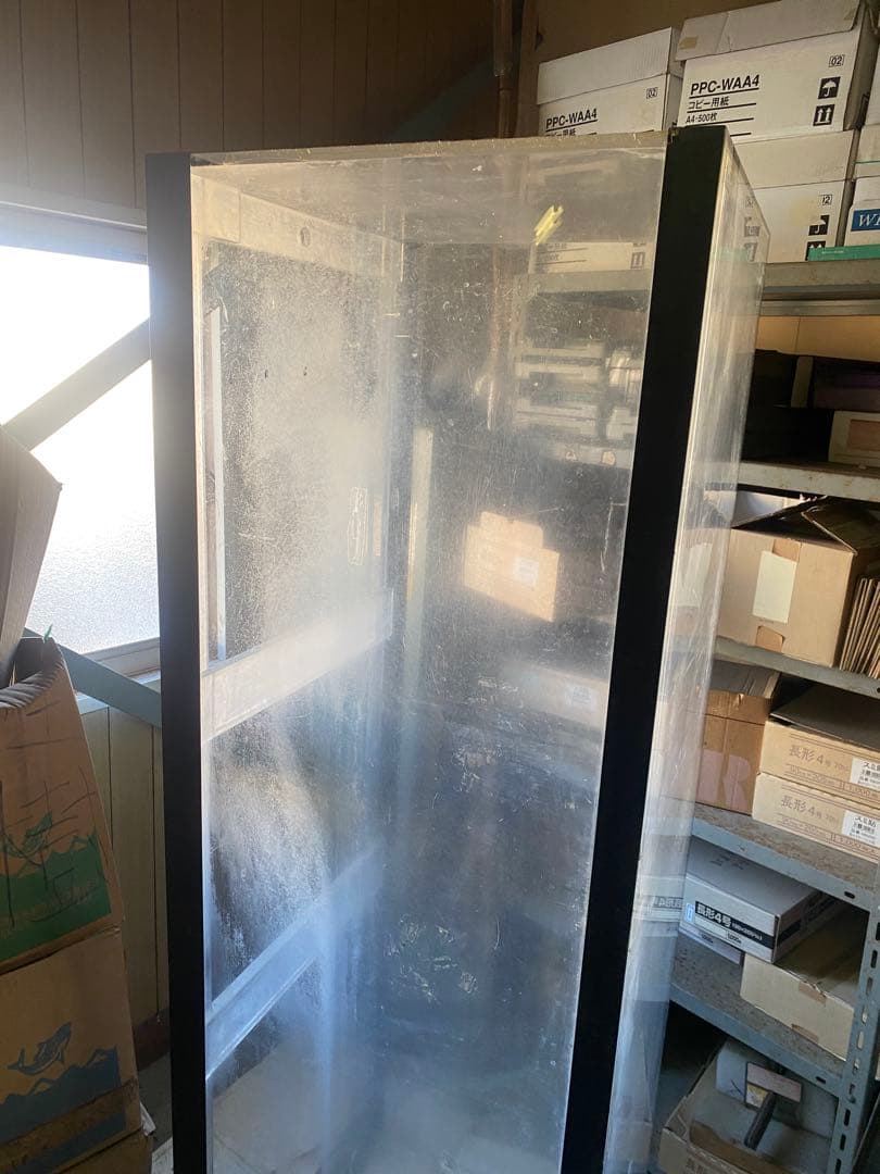 透明アクリル水槽 縦型 黒フレーム