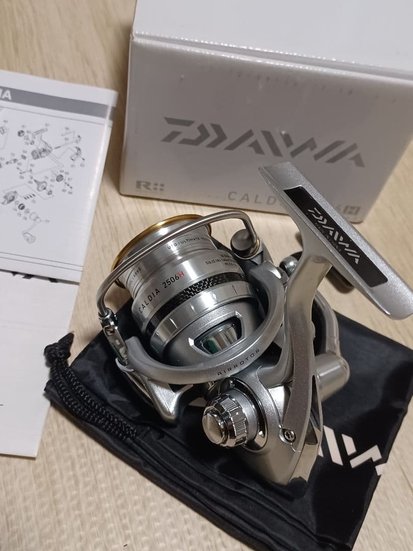 新品未使用(キズ有)　ダイワ　11 カルディア　2506H