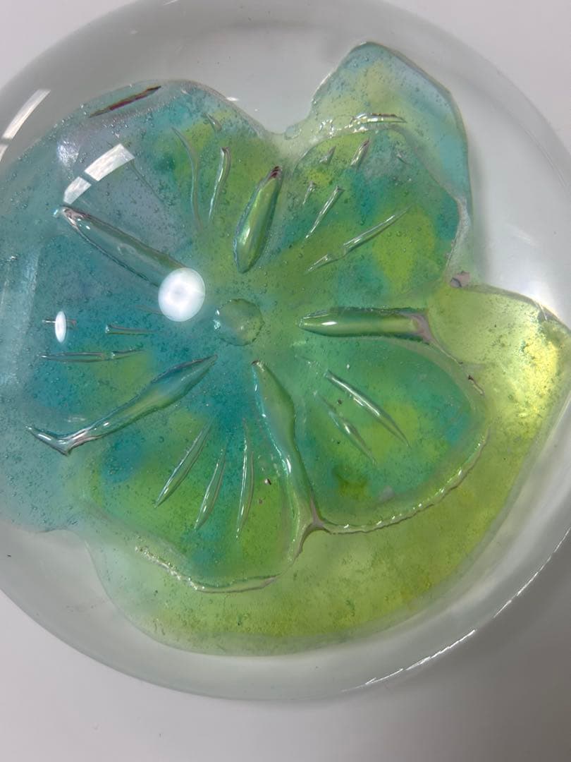 daum.花形の青緑グラデーションペーパーウェイト