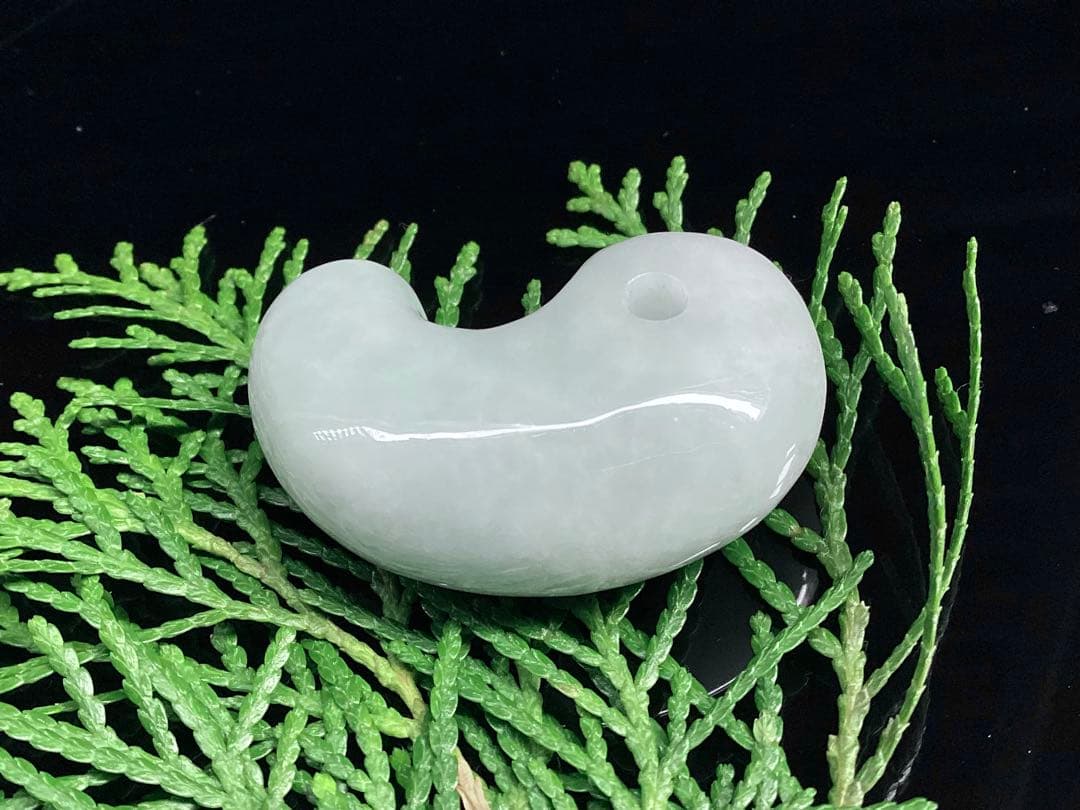 ✳特大　極上勾玉の一言です‼️親方おすすめ　糸魚川翡翠勾玉ジェダイト　鑑定機関書付