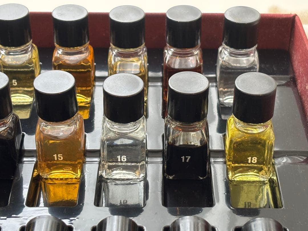 お値下げ！✨英語版 Le Nez du Vin 54香りセット｜ワインアロマ教材