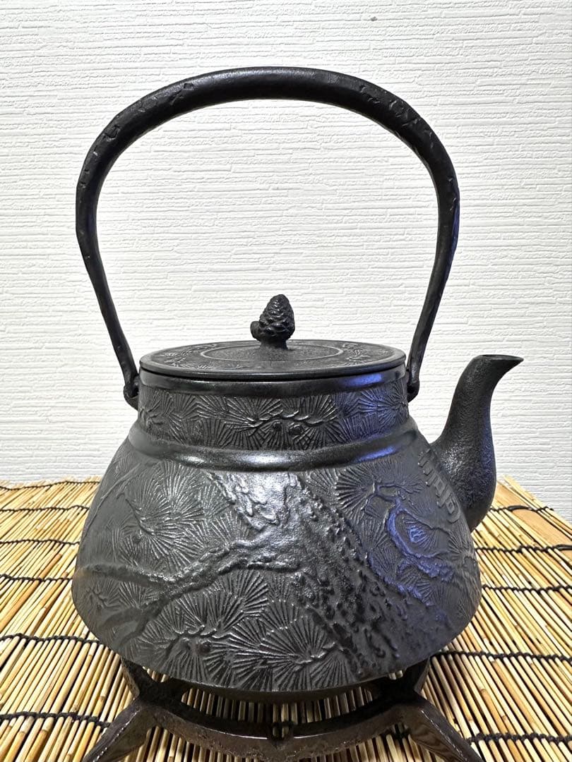 未使用品、木箱付　横倉嘉山造　１５型末紋様　 鉄瓶 南部鉄瓶 南部鉄器　鉄瓶