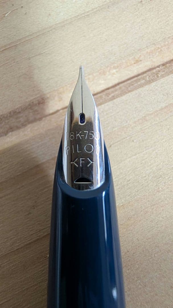 PILOTエリートシルバー ストライプデザイン 万年筆 K18 750刻印