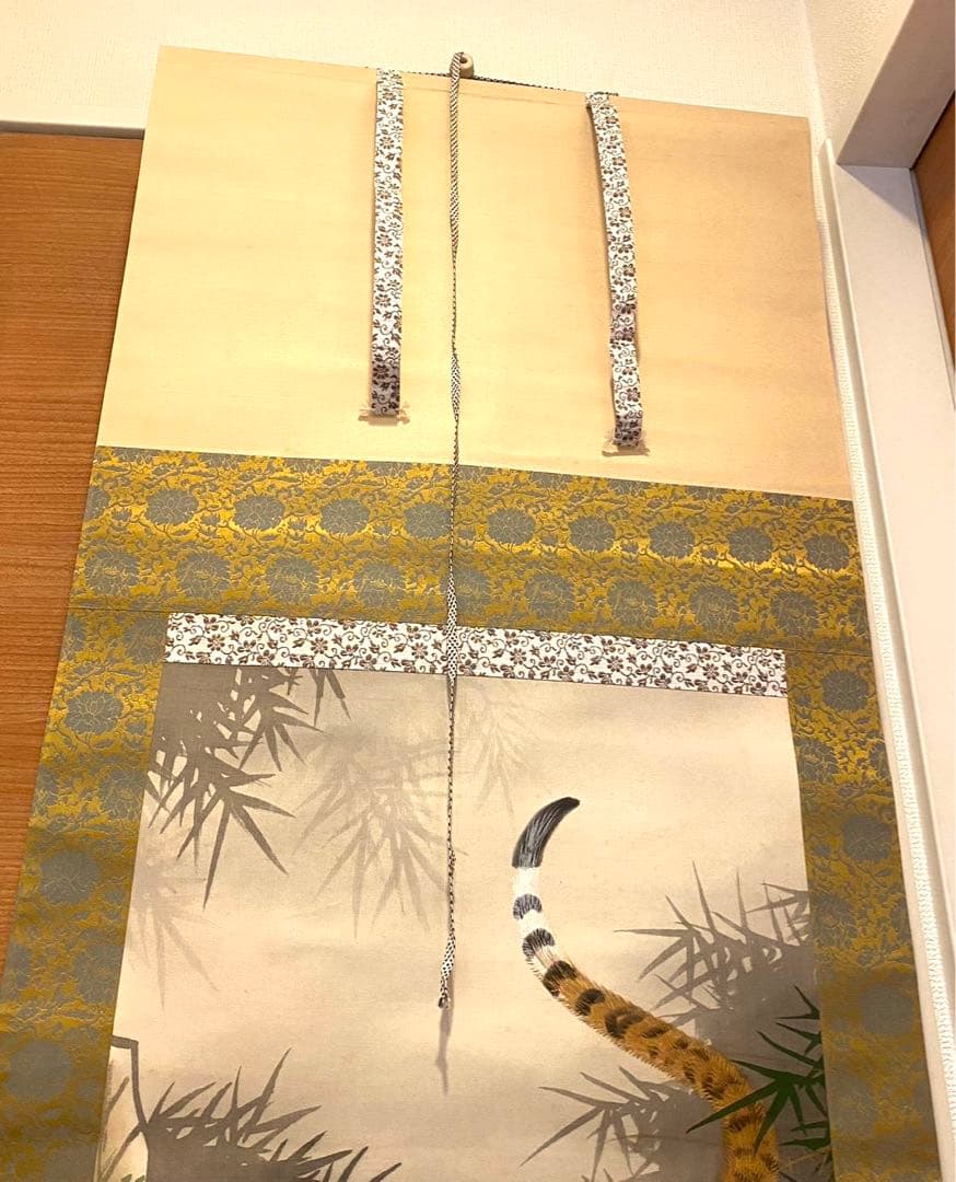 中国美術 掛軸 猛虎図 肉筆絵画 真作 年代不明 箱付